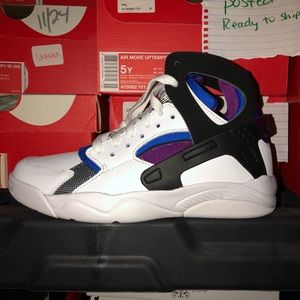 Nike Flight Huarache Size 5 GS